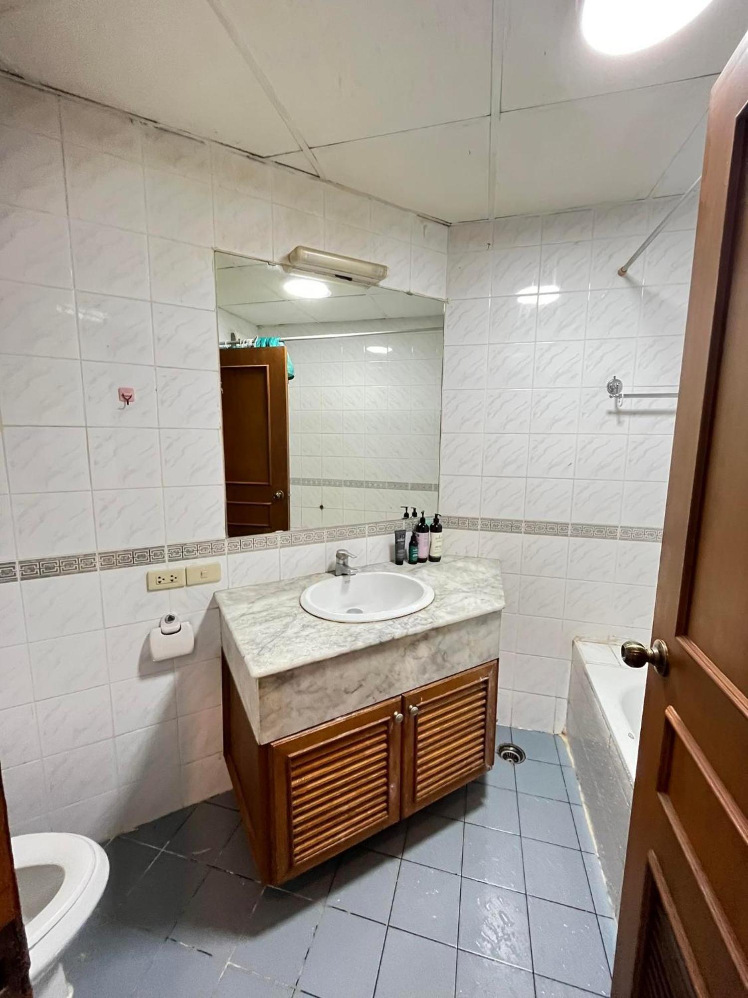 Grand Diamond Condo Suites 曼谷 外观 照片
